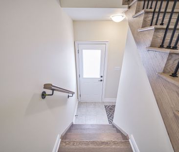 For Lease - 126 Lorne Thomas Place, New Tecumseth, Ontario - Photo 4