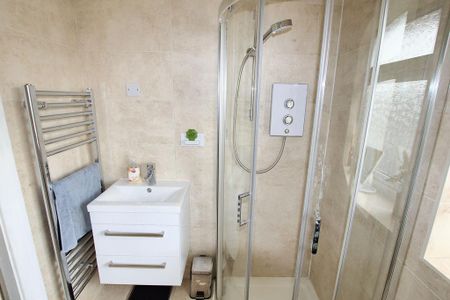 3 bedroom semi-detached house to rent - Photo 4