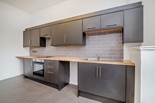 3 bedroom flat to rent - Photo 1