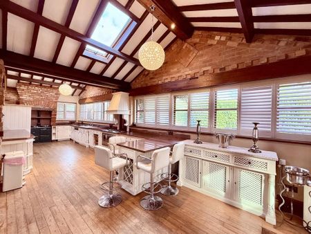 5 bedroom detached house to rent - Photo 4