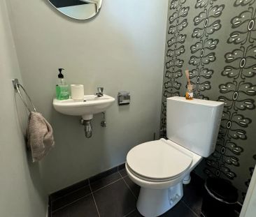 Verzorgd gelijkvloers één slaapkamer appartement met tuintje en aut... - Photo 3