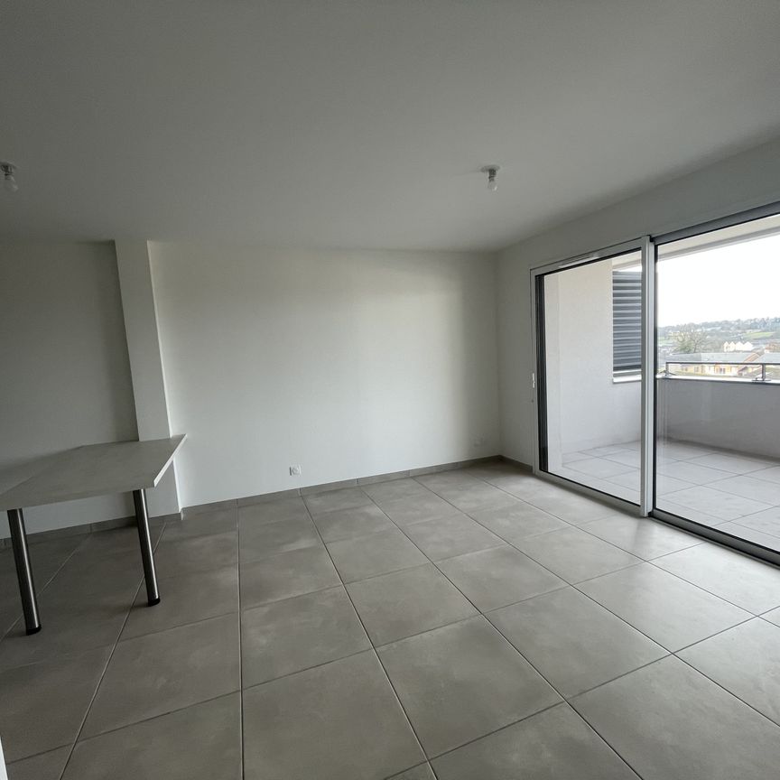 Location Appartement 2 pièces 45m² LUC LA PRIMAUBE 12450 - Photo 1