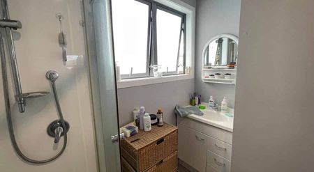 Tidy 3 Bedroom 1 Bathroom House - Pet Friendly - Photo 5