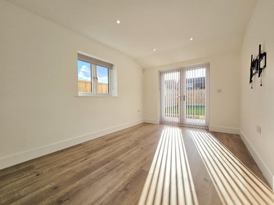 2 bedroom detached bungalow to rent - Photo 1