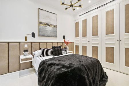 3 bedroom flat in Kensington - Photo 4