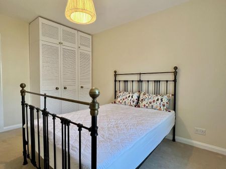 3 bedroom flat to rent - Photo 5