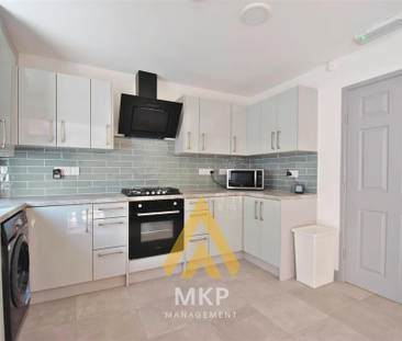 5 bedroom end of terrace house to rent - Photo 3