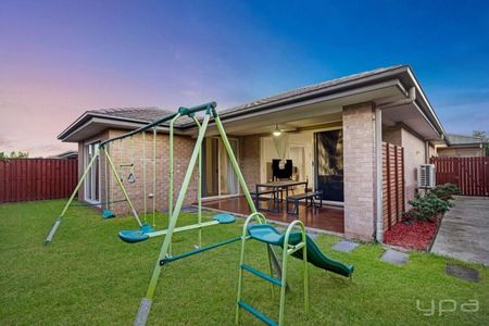 Luxury Family Living with heart! - Photo 3