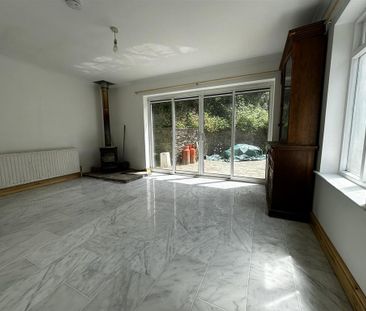 3 bedroom end of terrace house to rent - Photo 2