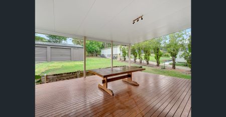 2-bedder with two outdoor entertaining areas - Photo 5