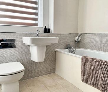 4 bedroom detached house to rent - Photo 3