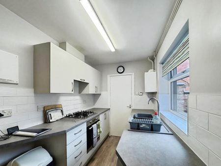 4 bedroom townhouse to rent - Photo 4