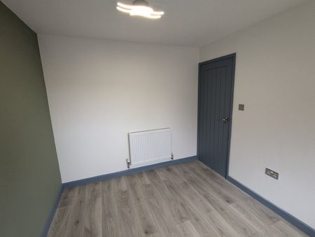 3 Bed End Terrace, Barlow Close, SM6 - Photo 4