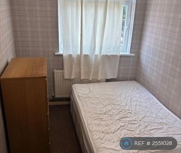 1 bedroom in a flat share to rent - Photo 1