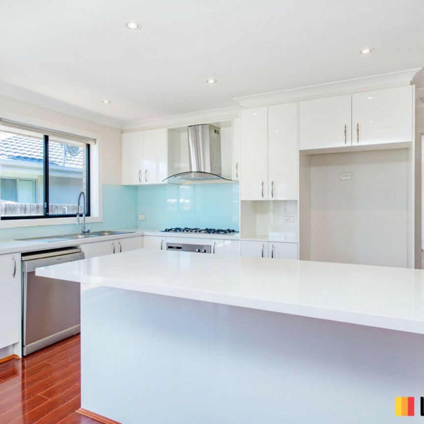 4 Bedroom home with room! - Photo 1