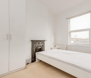 3 bedroom flat to rent - Photo 3