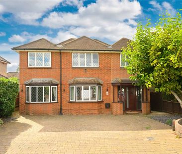 Five bedroom detached home located conveniently for the station and... - Photo 6