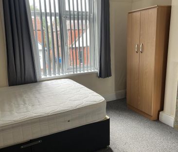 5 bedroom semi-detached house to rent - Photo 3