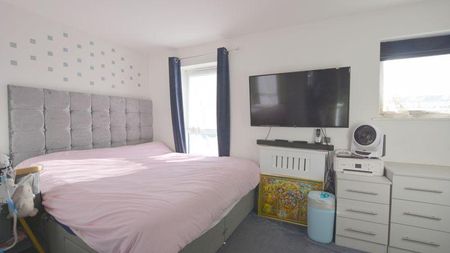 2 bedroom semi-detached house to rent - Photo 4