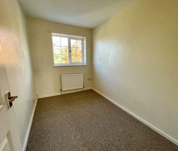 Semi-detached house to rent on - Photo 6