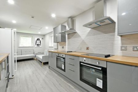 1 bedroom in a house share to rent - Photo 4