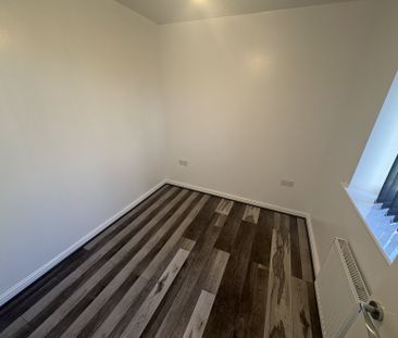 4 bedroom semi-detached house to rent - Photo 6