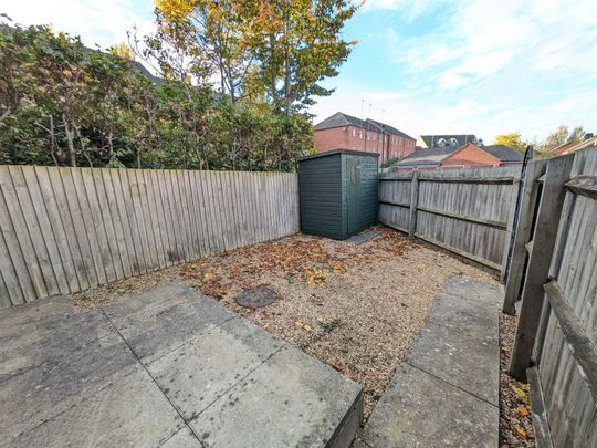 Town house to rent on - Photo 1