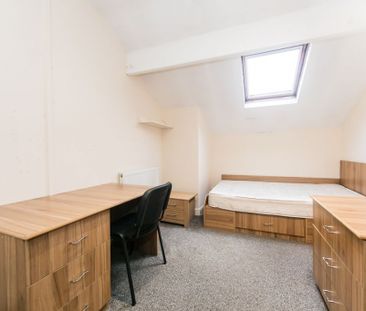 Manor Drive, Leeds - Photo 6