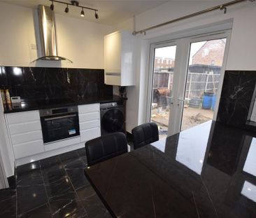 3 bedroom semi-detached house to rent - Photo 6