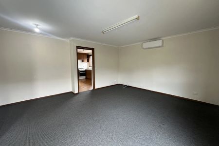 3/16 Canberra Avenue, Dandenong South. - Photo 4