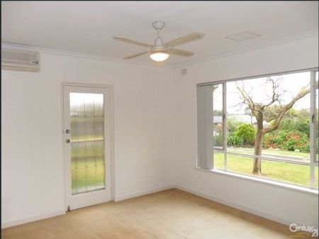 Spacious & Secure Family Home with Gardening Included - Photo 5