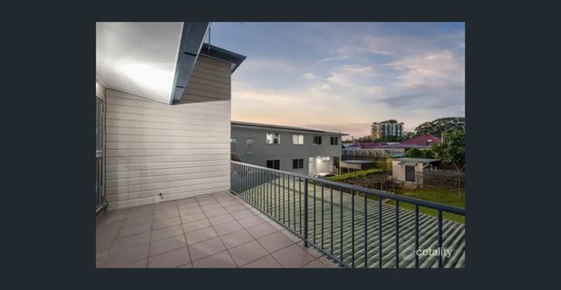 Beautifully maintained family home with dual living - Photo 1