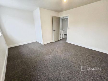 3 bedroom semi-detached house to rent - Photo 3