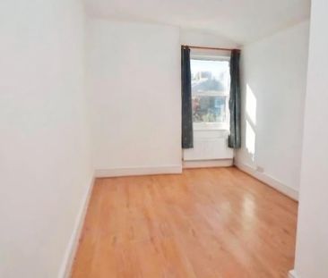 4 bedroom semi-detached house to rent - Photo 2