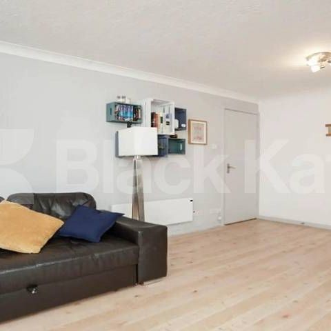 Modern private development with private parking - Photo 1