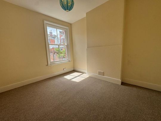 4 bedroom end of terrace house to rent - Photo 1