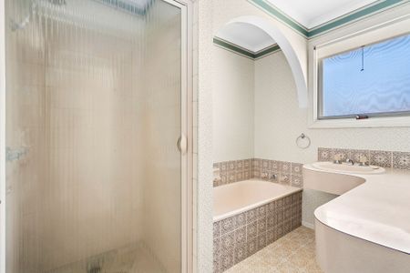 Family living in Belmont's heart - Photo 4