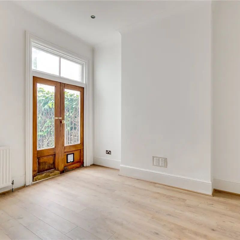 4 bedroom house in Chiswick - Photo 1