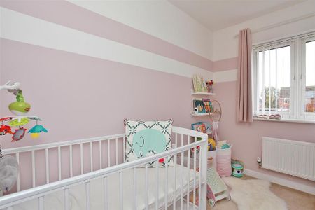 4 bedroom semi-detached house to rent - Photo 4