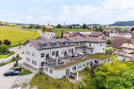 EINZIGARTIGE 4.5 ZIMMERWOHNUNG UMGEBEN VON GRÜN - Foto 3