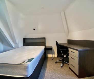 Apartment 7, 207 High Street - Photo 2