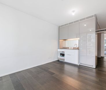 Furnished Modern Studio Apartment in Prime Park Lane Location - Photo 6