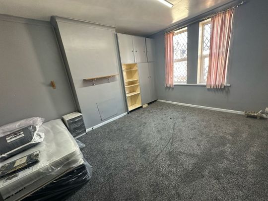 Room in a Shared House, Stratford Road, B11 - Photo 1