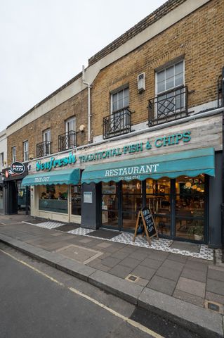 Ambassador Building, Embassy Gardens, SW11 7BR - Photo 5