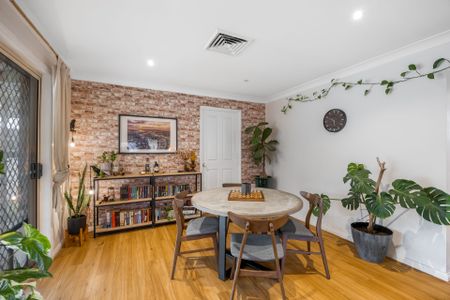 STUNNING FAMILY HOME IN A QUIET CUL DE SAC - Photo 3