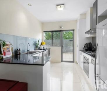 East Brisbane - Photo 1