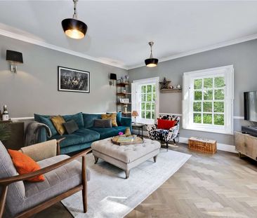 A stunning duplex apartment with first floor terrace. - Photo 5