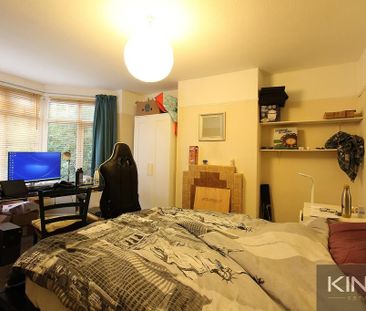 4 bedroom semi-detached house to rent - Photo 6