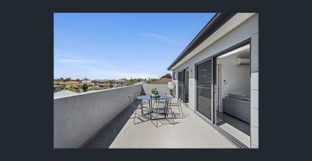Modern Apartment with City Views and Spacious Entertaining Deck - Photo 2