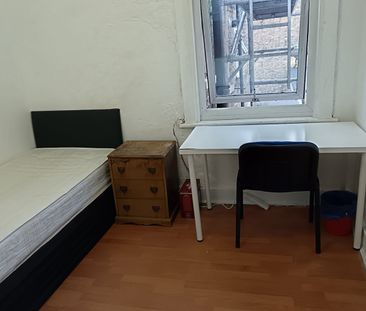 Room in a Shared Flat, Green Street, E13 - Photo 2